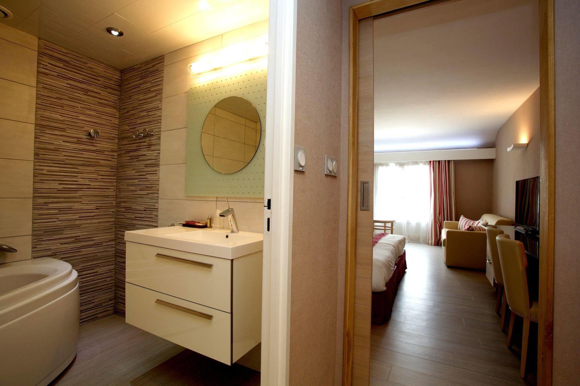Logis Hotel Restaurant Spa Beau Site Luxeuil-les-Bains Exteriér fotografie